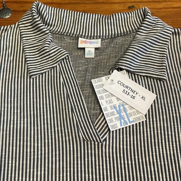 NWT LulaRoe Courtney Polo shirt - Picture 3 of 4